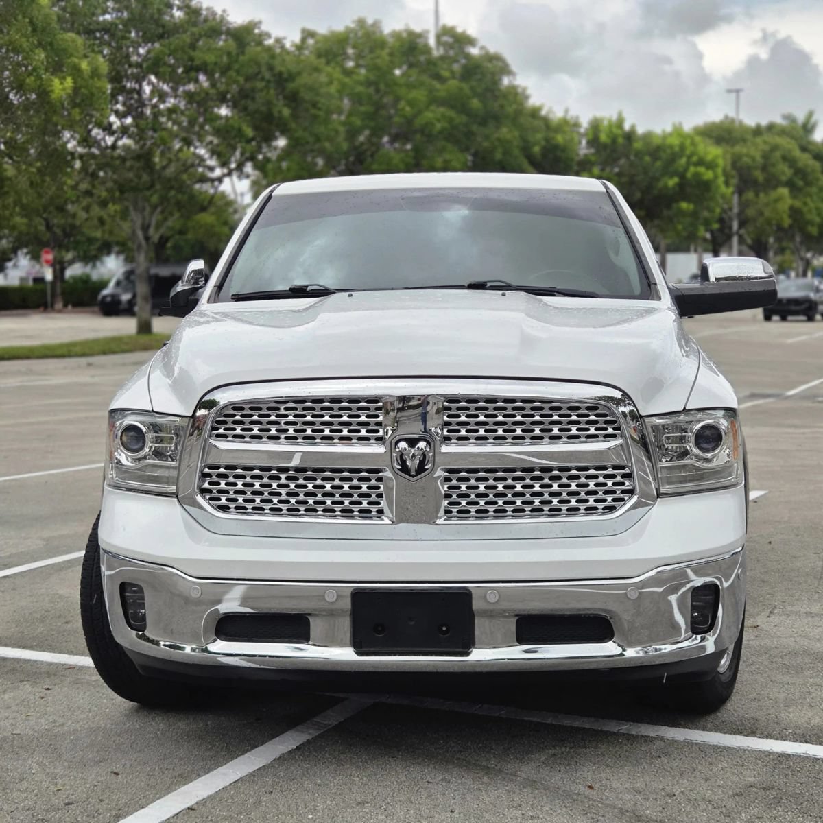 Used 2017 RAM 1500 Laramie w/ Convenience Group AWD/4WD image 4