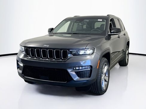 Used 2022 Jeep Grand Cherokee Limited image 1