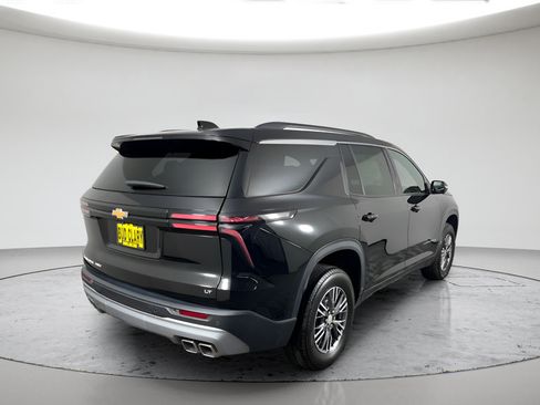 Used 2024 Chevrolet Traverse LT AWD/4WD image 3