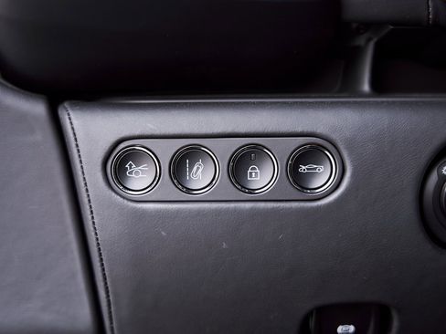 Used 2023 McLaren Artura image 44