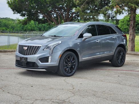 Certified 2022 Cadillac XT5 Premium Luxury w/ Technology Package FWD image 2