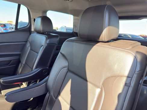 Certified 2023 GMC Acadia SLT w/ Preferred Package image 34