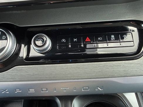 Used 2025 Ford Expedition Max Platinum AWD/4WD image 53