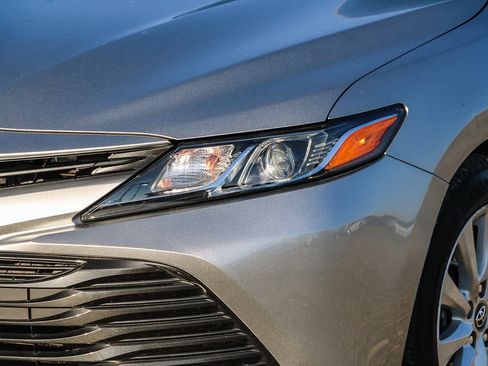 Used 2019 Toyota Camry L image 8