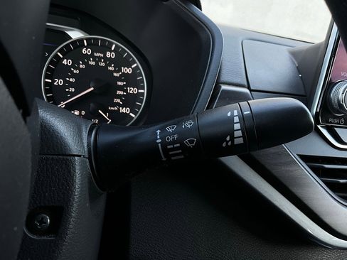 Used 2025 Nissan Altima 2.5 SV image 35