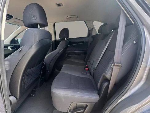 Used 2017 Kia Sorento FWD w/ LX Convenience Package image 16