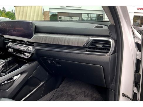 Used 2024 Kia Telluride SX Prestige image 16