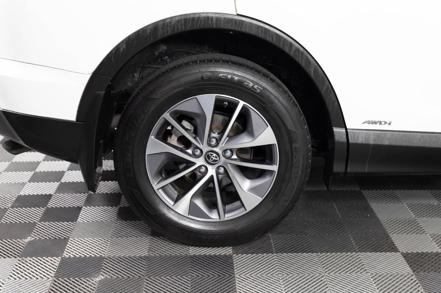 Used 2018 Toyota RAV4 XLE w/ Carpet Mat Package AWD/4WD image 39