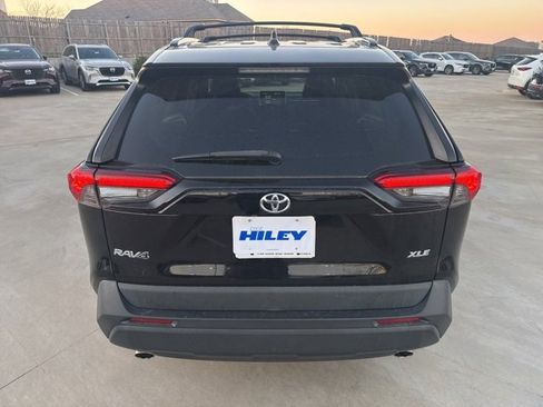 Used 2020 Toyota RAV4 XLE w/ Convenience Package image 6