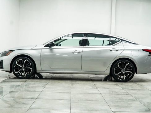 Used 2024 Nissan Altima 2.5 SR FWD image 9
