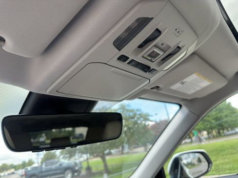 Used 2020 Toyota Highlander XLE FWD image 30