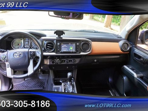 Used 2017 Toyota Tacoma SR5 w/ Tow Package AWD/4WD image 2