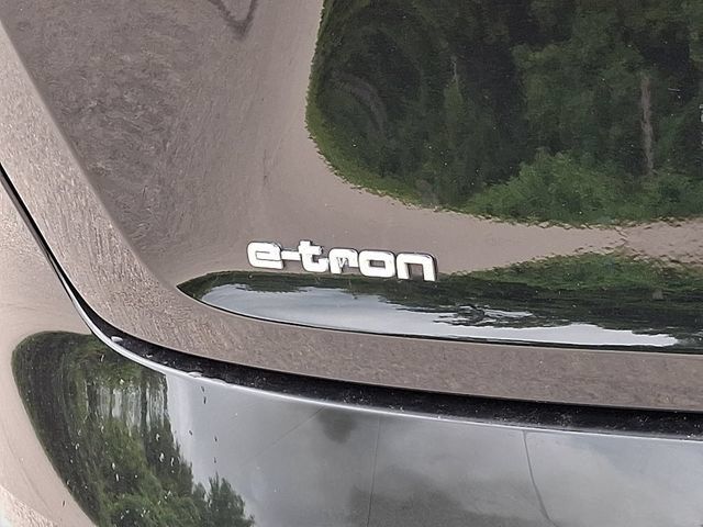 Used 2023 Audi e-tron Premium AWD/4WD image 34