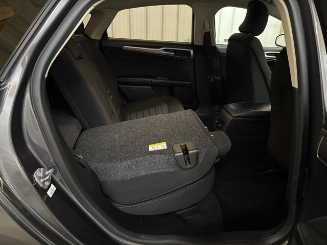 Used 2019 Ford Fusion SE FWD image 13