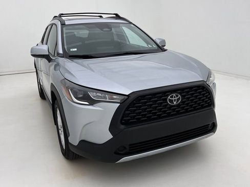 Used 2023 Toyota Corolla Cross LE w/ Moonroof Package AWD/4WD image 3