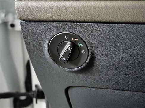 Used 2024 Volkswagen Taos SEL image 23