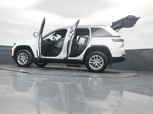 New 2025 Jeep Grand Cherokee Laredo image 52