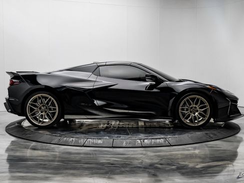 Used 2023 Chevrolet Corvette Z06 image 23