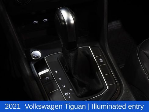 Used 2021 Volkswagen Tiguan SE image 21