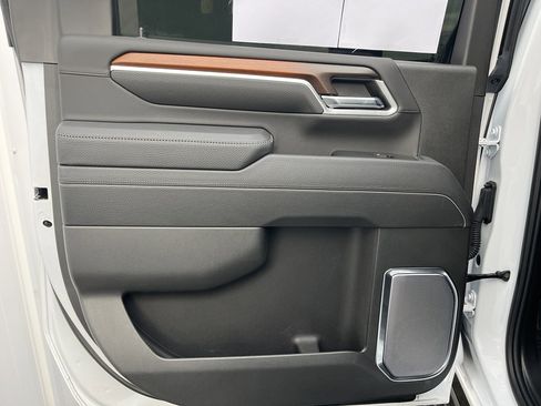 Used 2025 GMC Sierra 3500 Denali w/ Denali Reserve Package image 26