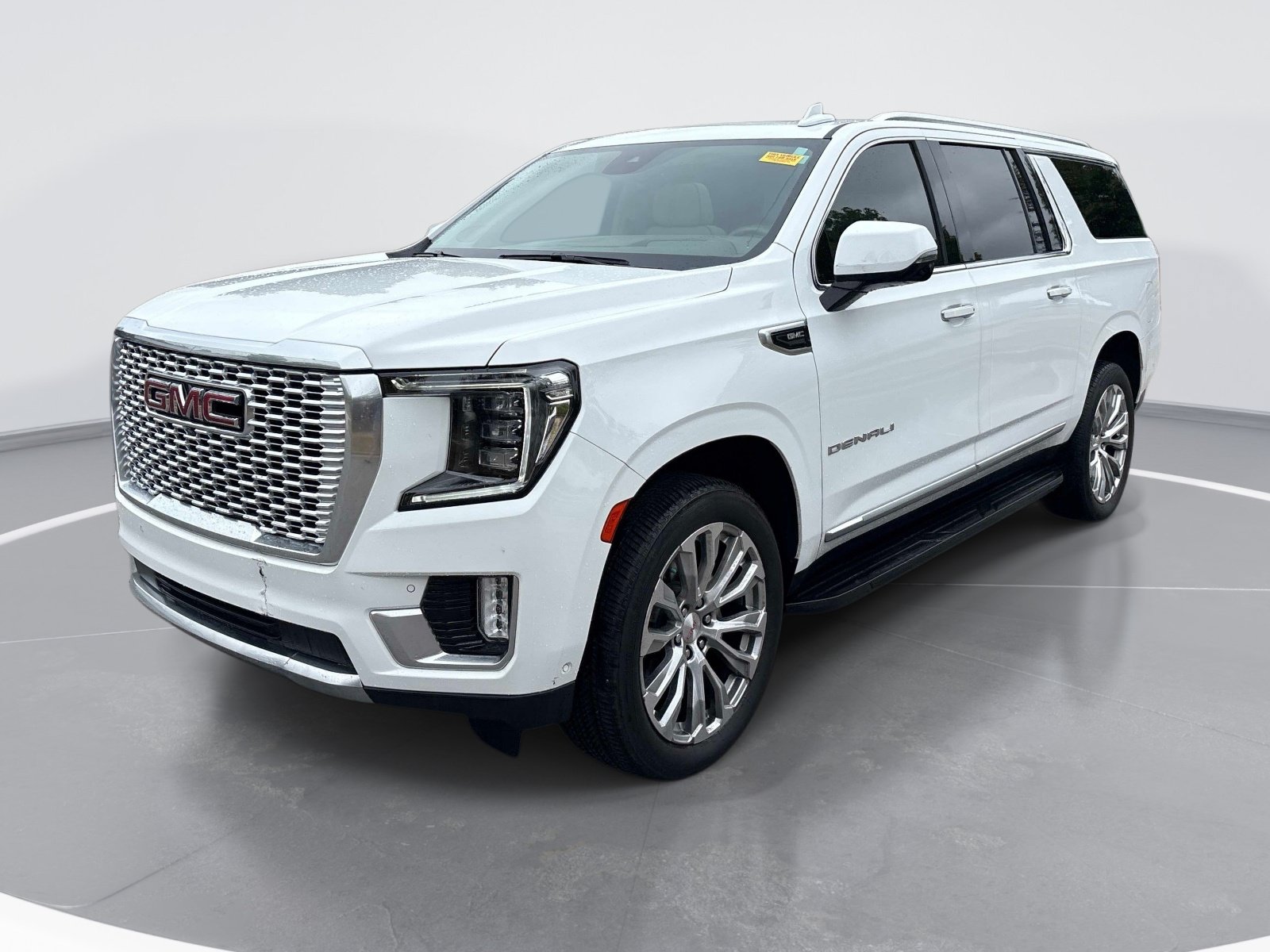 Used 2024 GMC Yukon XL Denali w/ Advanced Technology Package AWD/4WD image 3