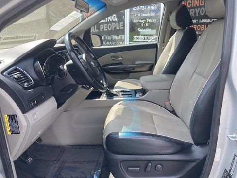 Used 2019 Kia Sedona EX image 12