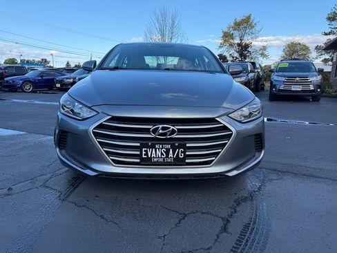 Used 2017 Hyundai Elantra SE w/ Cargo Package image 2
