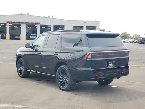 New 2027 Lincoln Navigator Reserve w/ Jet Appearance Package AWD/4WD image 3