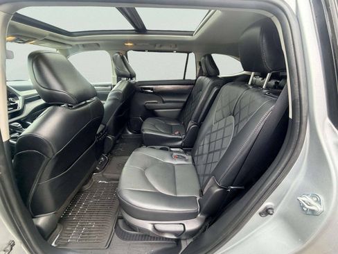 Used 2021 Toyota Highlander Platinum AWD/4WD image 26