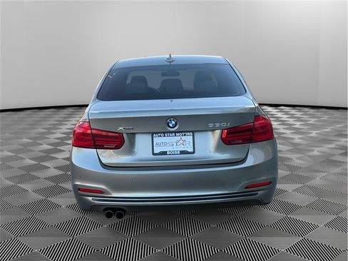 Used 2017 BMW 330i xDrive Sedan AWD/4WD image 4