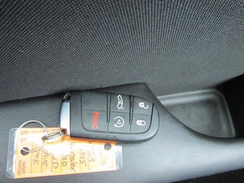 Used 2015 Chrysler 200 Limited w/ Convenience Group image 16