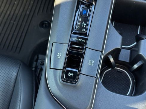 Certified 2023 Toyota Crown Platinum image 43