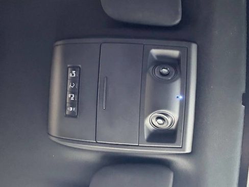 Used 2016 Dodge Grand Caravan R/T image 17