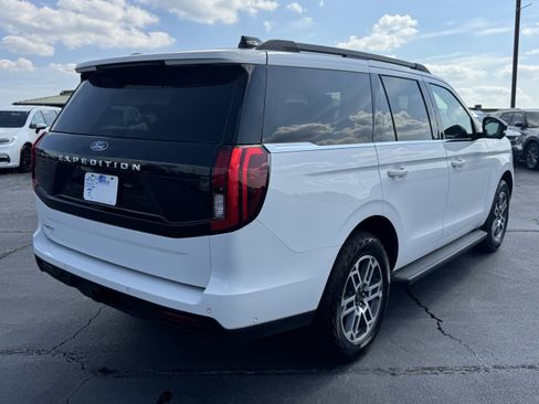 Certified 2025 Ford Expedition Active AWD/4WD image 5