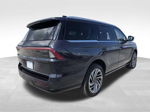 Certified 2025 Lincoln Navigator Reserve AWD/4WD image 3