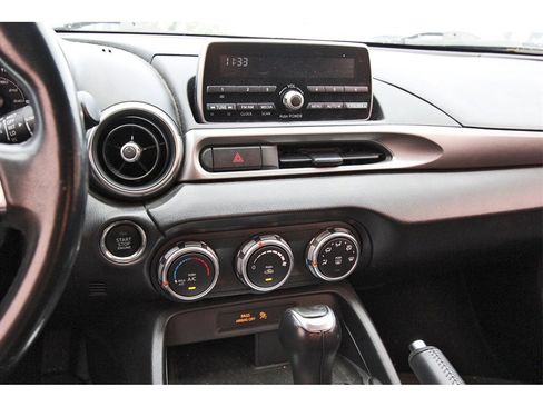 Used 2018 FIAT 124 Spider Classica image 15