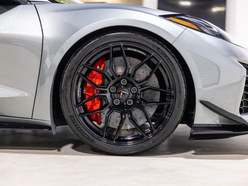 Used 2024 Chevrolet Corvette Z06 w/ Z07 Performance Package RWD image 23