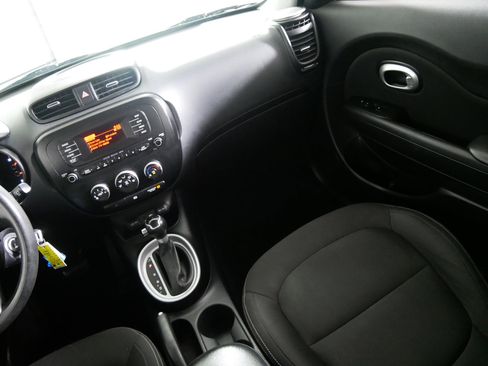 Used 2015 Kia Soul FWD image 11