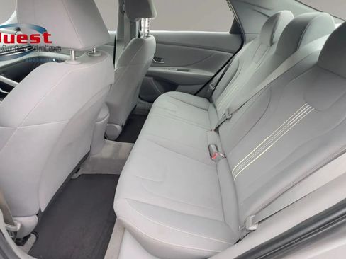 Used 2022 Hyundai Elantra SEL FWD image 19