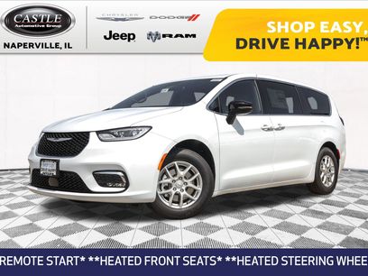 New 2026 Chrysler Pacifica Select