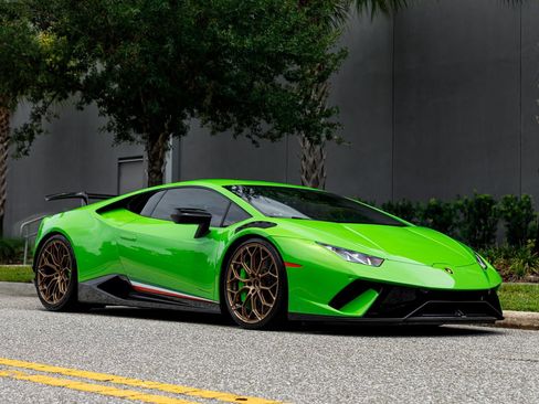 Used 2018 Lamborghini Huracan Performante AWD/4WD image 16
