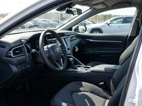 Used 2021 Toyota Camry SE w/ Carpet Mat Package (TMS) FWD image 4