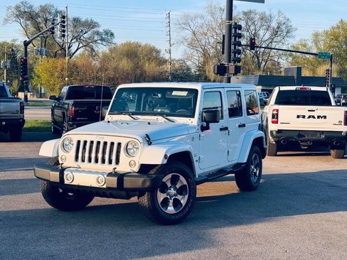 Used 2018 Jeep Wrangler Unlimited Sahara w/ Connectivity Group AWD/4WD image 6