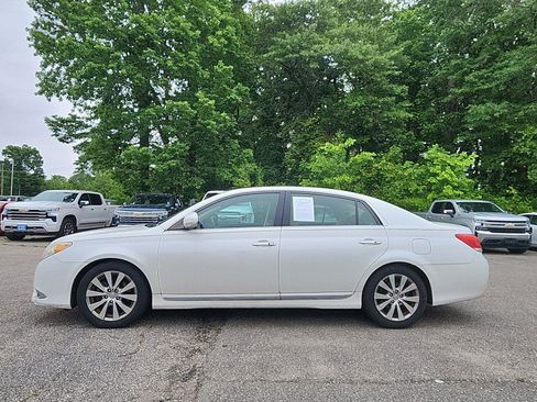 Used 2011 Toyota Avalon Limited FWD image 2