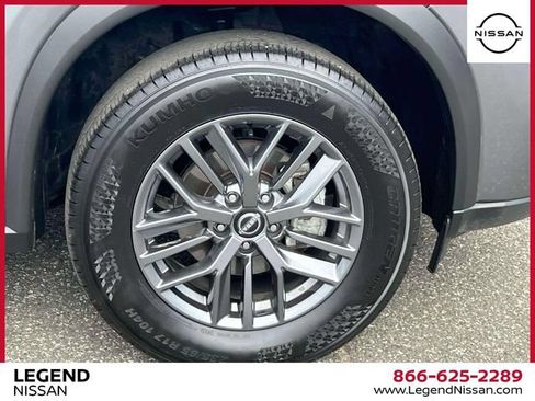 Certified 2026 Nissan Rogue SV AWD/4WD image 9