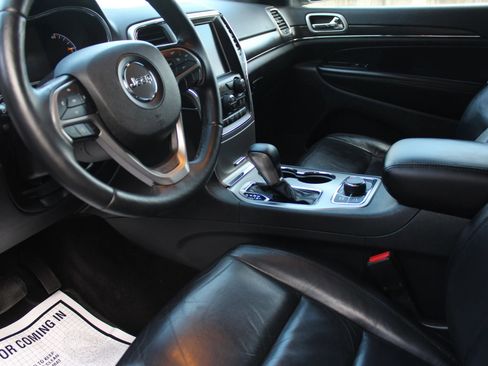 Used 2018 Jeep Grand Cherokee Limited image 11