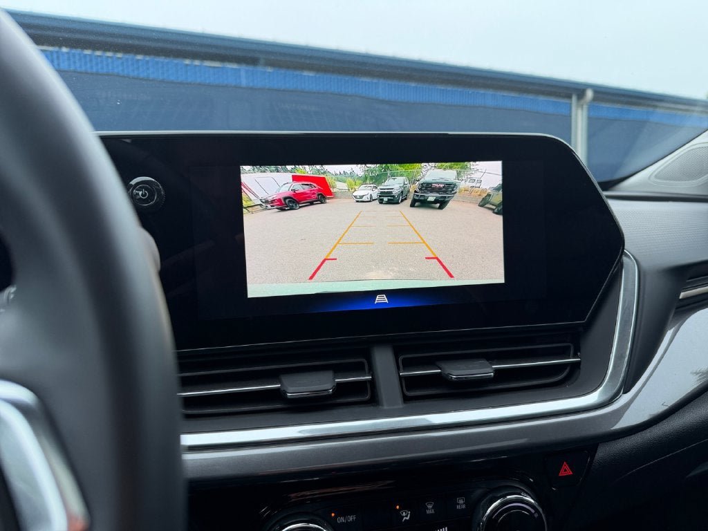 Used 2024 Chevrolet Trax ACTIV w/ Sunroof Package FWD image 18