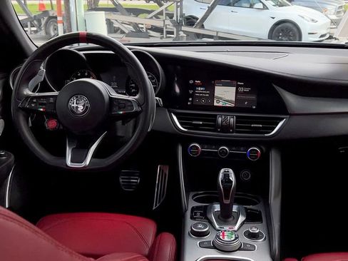 Used 2023 Alfa Romeo Giulia Veloce image 21