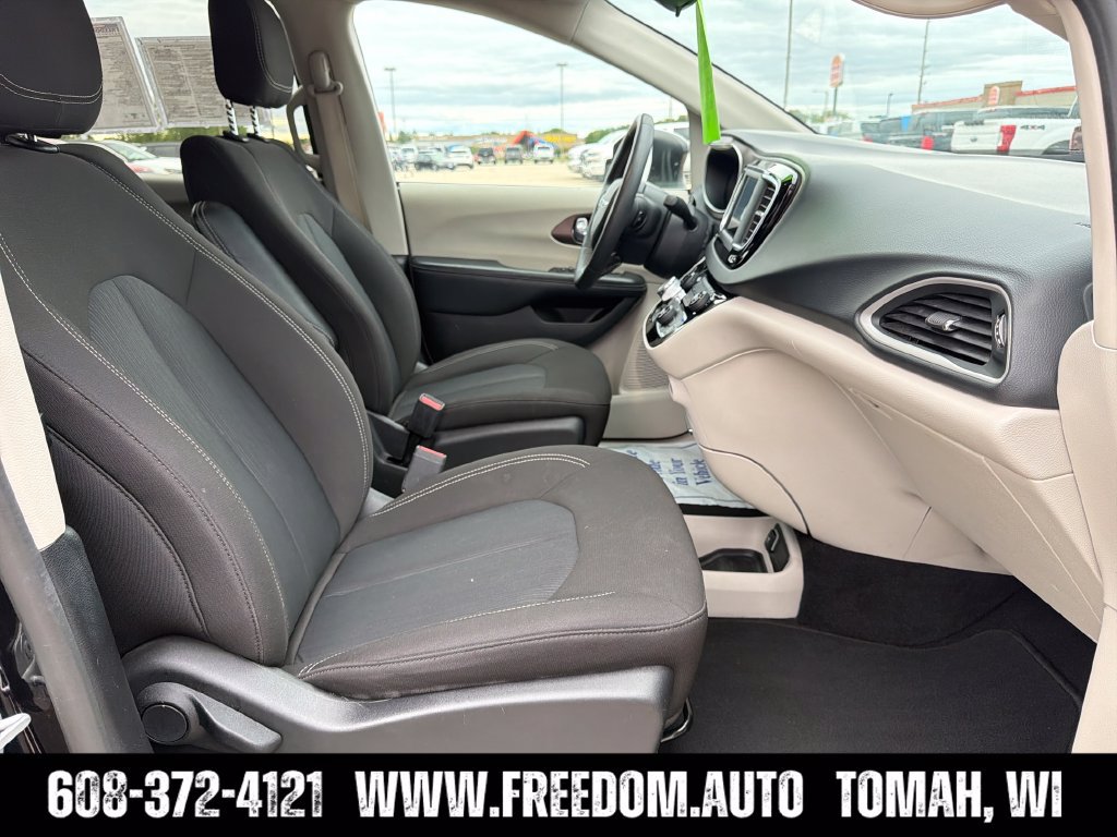 Used 2023 Chrysler Voyager LX FWD image 35