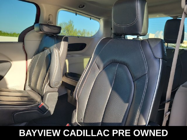 Used 2023 Chrysler Pacifica Limited FWD image 17